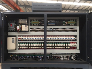 采用進(jìn)口和國內(nèi)一線品牌的電器元件